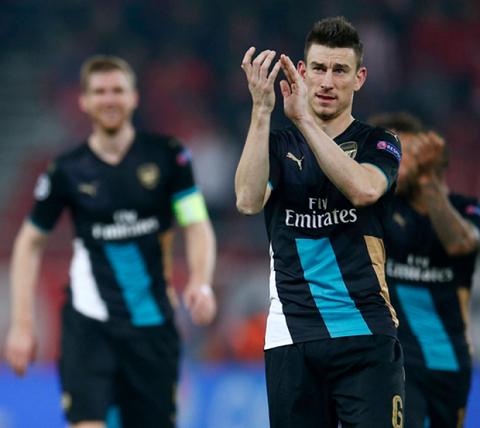 Arsenal hạ Olympiacos: Đừng quên vai trò của Koscielny