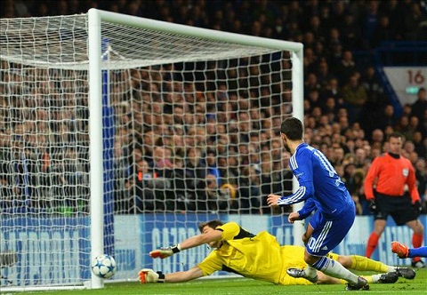 Tiếp tục tịt ngòi, Hazard cân bằng cột mốc tệ hại của "bom xịt" M.U