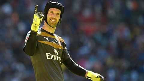 Cech đã thay đổi cả hàng phòng ngự của Arsenal
