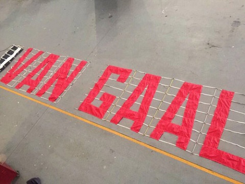 Fan M.U lên kế hoạch khủng kêu gọi sa thải Van Gaal