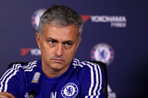 Dư luận phản ứng ra sao sau khi Mourinho bị sa thải?