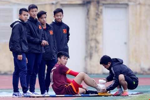 Trong Dai buoc phai chia tay U23 Viet Nam vi chan thuong
