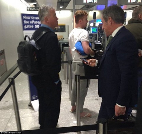 Guus Hiddink đã tới London sắp ký hợp đồng với Chelsea