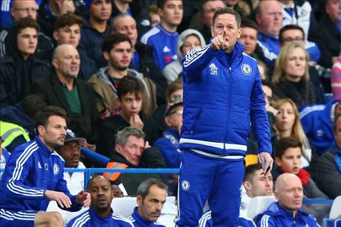 Vài nét về HLV tạm quyền giúp Chelsea tìm lại chiến thắng trước Sunderland