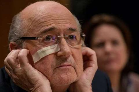 Chủ tịch Blatter xin lỗi vì những gì đã gây ra với FIFA