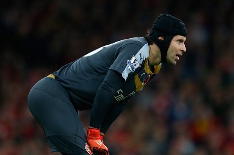 Petr Cech chính thức xác lập kỷ lục vô tiền khoáng hậu tại Premier League