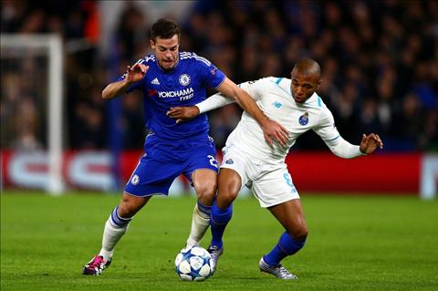 Azpilicueta là lựa chọn hoàn hảo ở vị trí trung vệ