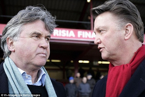 Guus Hiddink Nguoi tung cu dam knock-out Van Gaal hinh anh 2