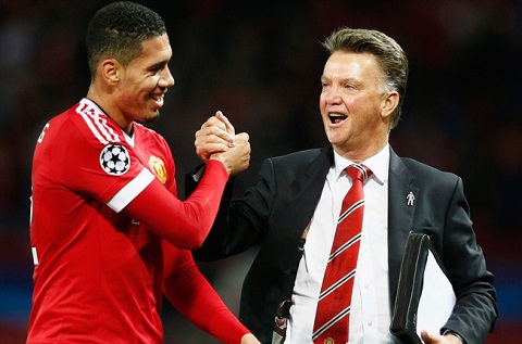 Chris Smalling: Chúng tôi sẽ chiến đấu vì Louis van Gaal