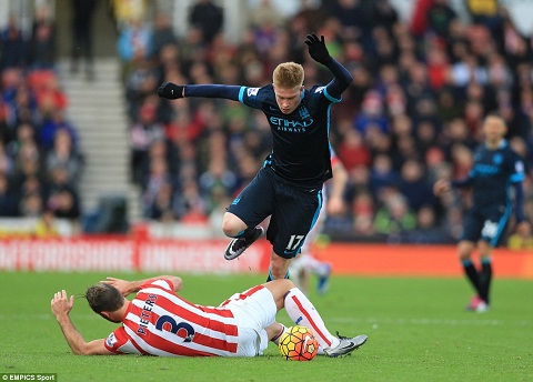 Dư âm Stoke 2-0 Man City: Hàng công bỗng trở thành nỗi lo