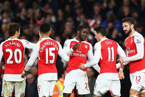 HLV Wenger thở phào sau khi Arsenal chật vật hạ Sunderland