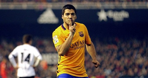 Luis Suarez lien tuc no sung Xung danh quai vat cua Barcelona hinh anh