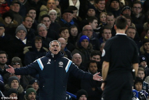 Lại giở trò bỏ họp báo, HLV Mourinho đối mặt với nguy cơ bị phạt nặng