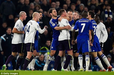 Ivanovic thoat an phat trong tran Chelsea vs Everton hinh anh