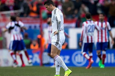Ronaldo xuong phong do va bi chi trich nhung van duoc bao ve hinh anh
