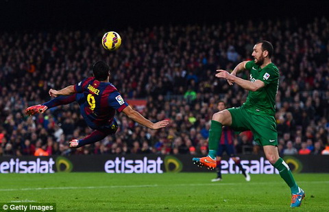 Barcelona 5-0 Levante Hattrick cua Messi va sieu pham cua Suarez hinh anh 3