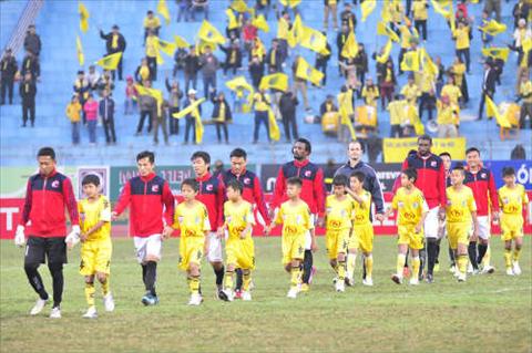 Tet Viet rat rieng cua ngoai binh o V-League hinh anh