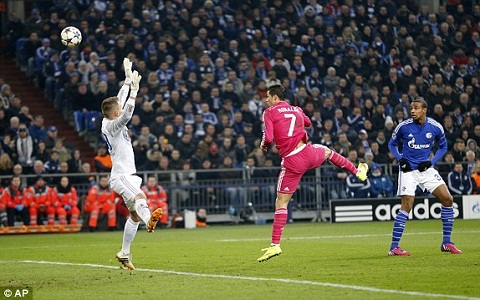 Schalke 0-2 Real Madrid Ngoi sao toa sang hinh anh 2