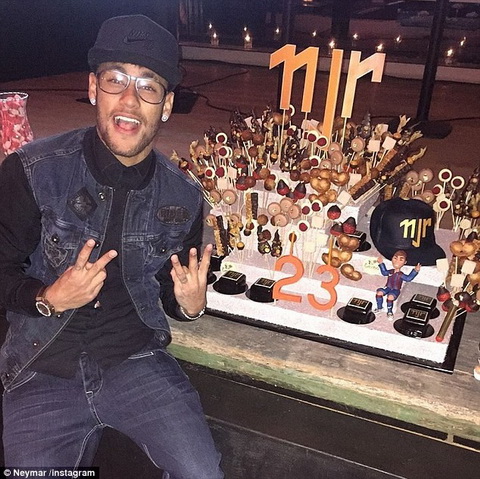 Neymar lập hattrick chấn thương sau sinh nhật  VTVVN