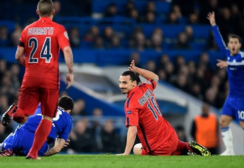 Ibrahimovic lap sieu ky luc xau trong ngay PSG vuot mat Chelsea hinh anh
