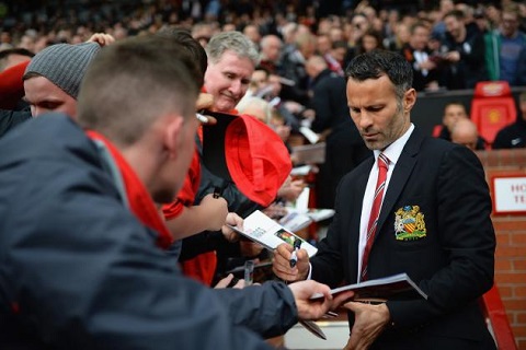 Muon MU hoi sinh, Van Gaal phai biet tan dung Ryan Giggs hinh anh 2