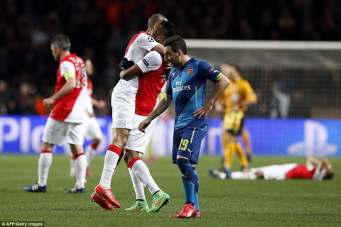 Monaco 0-2 (Chung cuoc 3-3) Arsenal Thang loi dau don hinh anh