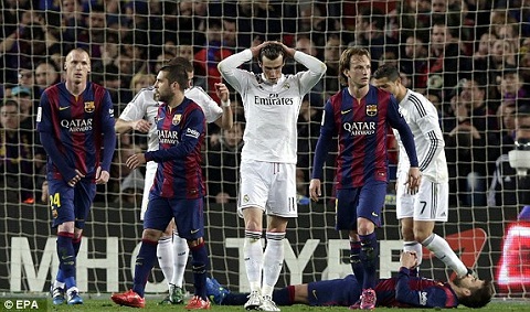 Hau Barca vs Real Thua El Clasico, cau thu Real bi CDV nha tan cong hinh anh