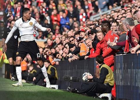 Thoát thẻ đỏ, Mario Balotelli tri ân CĐV Liverpool