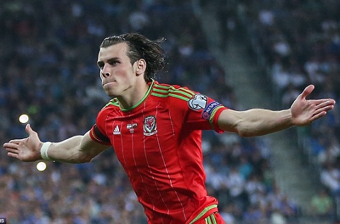 Bale co man trinh dien choi sang trong mau ao DT xu Wales