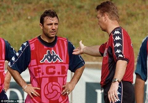 HLV Louis van Gaal quá tầm thường, Pedro không nên đến M.U