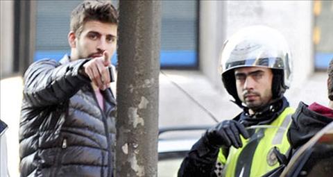 Gerard Pique bị phạt nặng vì dám thóa mạ cảnh sát