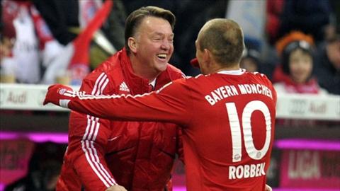 Robben bất ngờ mở đường đến Man Utd