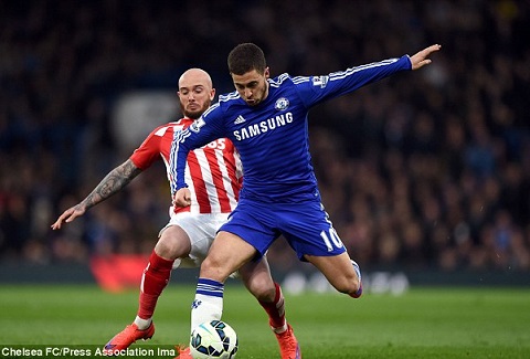 Liên tục cứu rỗi Chelsea, Hazard được thầy Mourinho tri ân