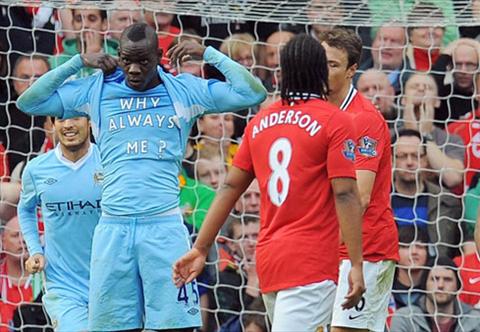 Siêu quậy Mario Balotelli tẽn tò vì chế nhạo M.U quá sớm