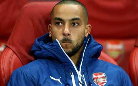 Arsene Wenger muốn Walcott ở lại Arsenal