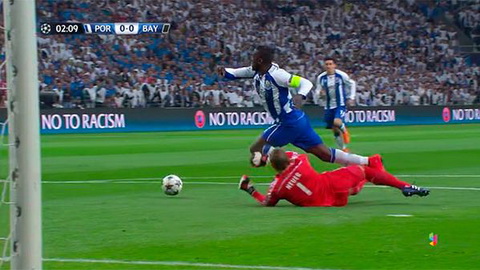 Thủ môn Manuel Neuer có xứng đáng bị đuổi khỏi sân?