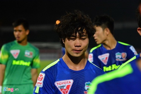 Cong Phuong - nguoi hung cua U23 Viet Nam va bat luc o HAGL  hinh anh