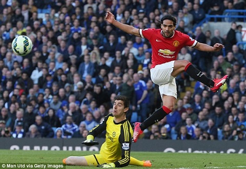 Thi đấu bạc nhược, Falcao bị CĐV M.U “kỳ thị” không thương tiếc