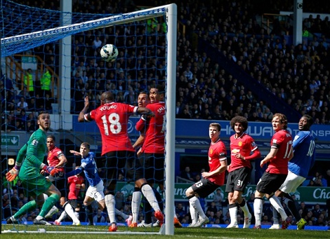 M.U thảm bại trước Everton: Khi phù thủy Van Gaal… hết phép