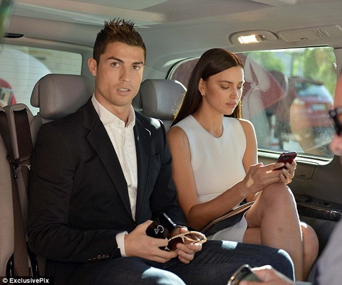 Ronaldo va bo cu Irina quyet dinh tai hop vi chan chan don goi chiec hinh anh
