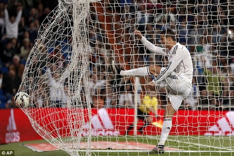 Ronaldo the hien hinh anh cuc xau trong tran thang Almeria hinh anh