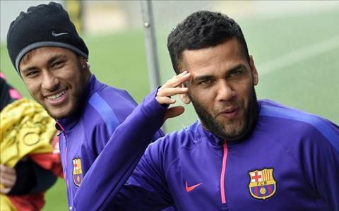 Alves cua Barca hinh anh