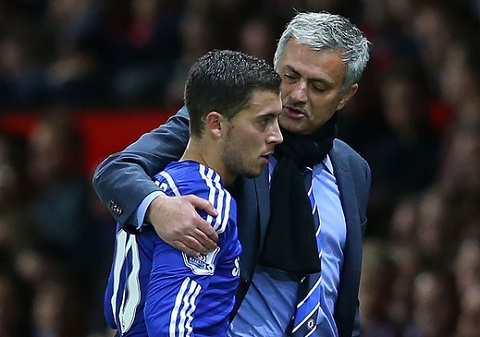 Chelsea độc chiếm ngôi đầu, Mourinho vẫn bắt trò cưng “cày ải”