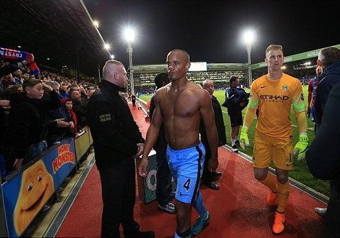 Trung ve Kompany cua Man City thach thuc M.U truoc them derby hinh anh