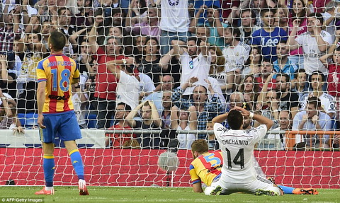 Real Madrid vs Valencia, Ancelotti thua nhan Real het cua vo dich hinh anh