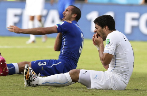 Luis Suarez vang mat Giai phap nao cho hang cong cua Uruguay hinh anh