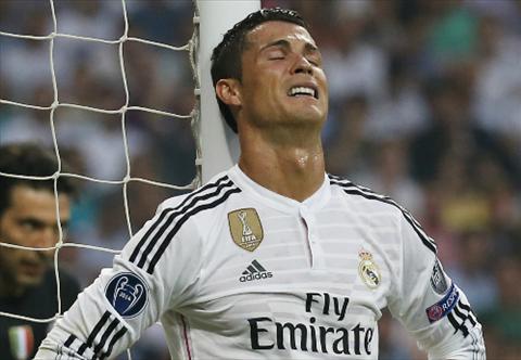 Tiet lo Ronaldo khoc nhu mua sau khi Real bi loai khoi Champions League hinh anh