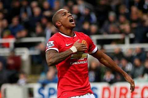 Ashley Young tâng bốc M.U, gợi ý gia hạn hợp đồng