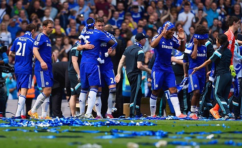 Chelsea vo dich Premier League Sau nuoc Anh, la troi Au hinh anh
