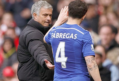 Chelsea vo dich Premier League, Fabregas ca ngoi Mourinho hinh anh